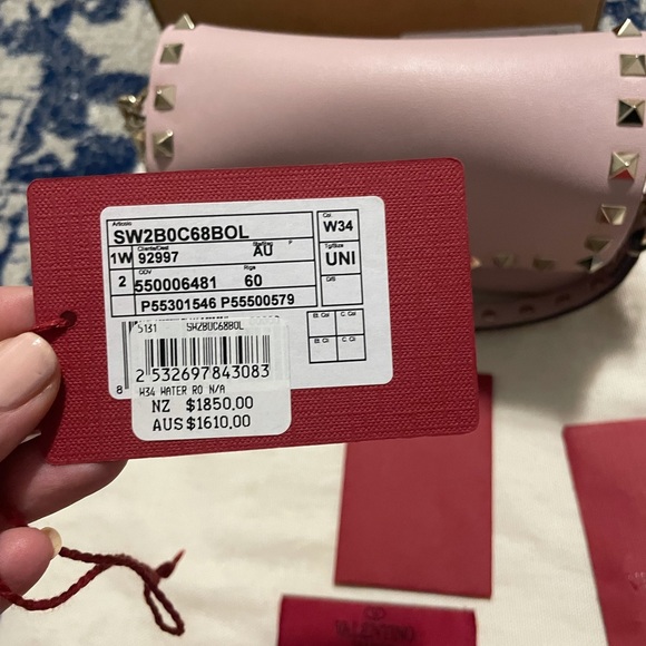 VALENTINO GARAVANI
Mini Rockstud Calfskin Crossbody Bag In Water Rose - Picture 7 of 8